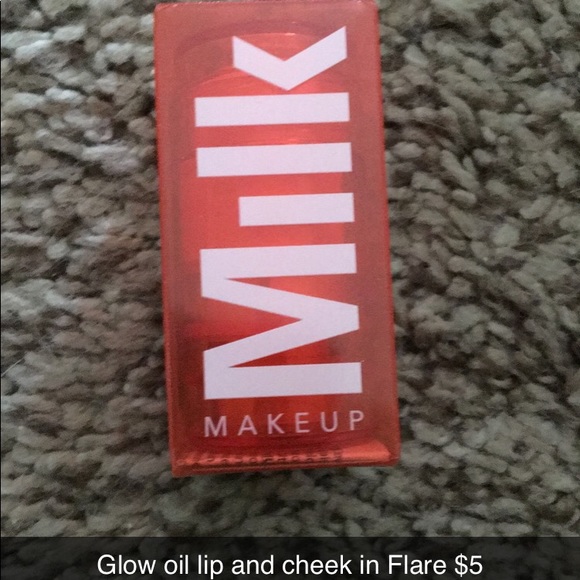 Lip products - Picture 2 of 3